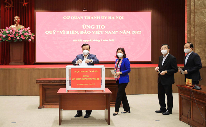 Thành ủy Hà Nội quyên góp ủng hộ Quỹ  Vì biển, đảo Việt Nam